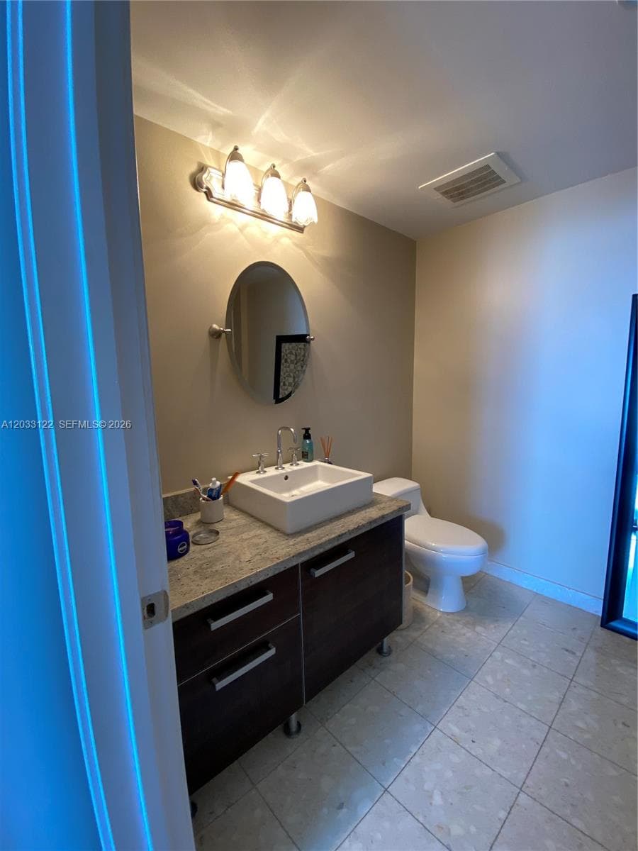 185 SW 7th St # 4206, Miami FL 33130 — 16