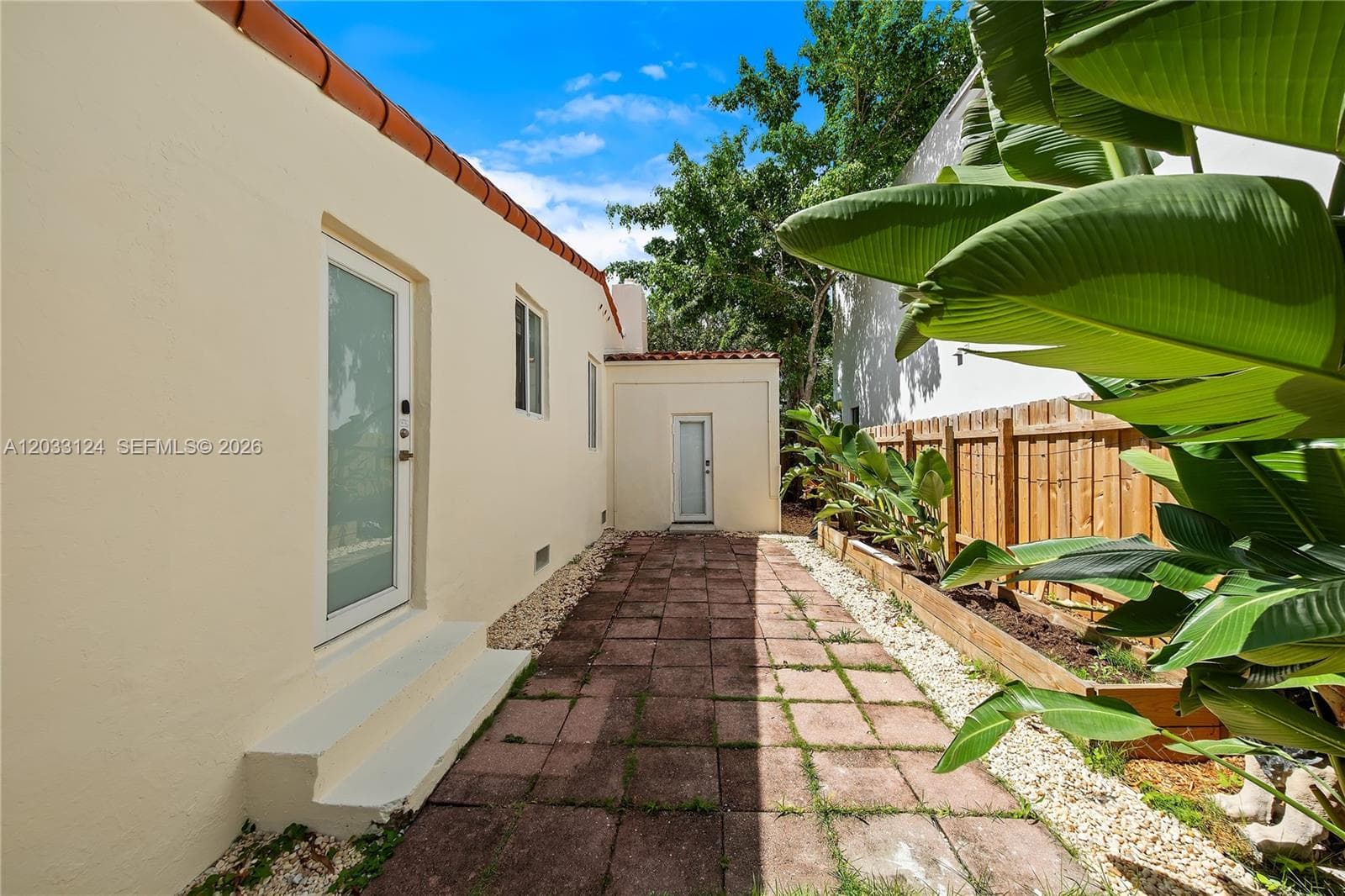 565 NW 44th St, Miami FL 33127 — 22