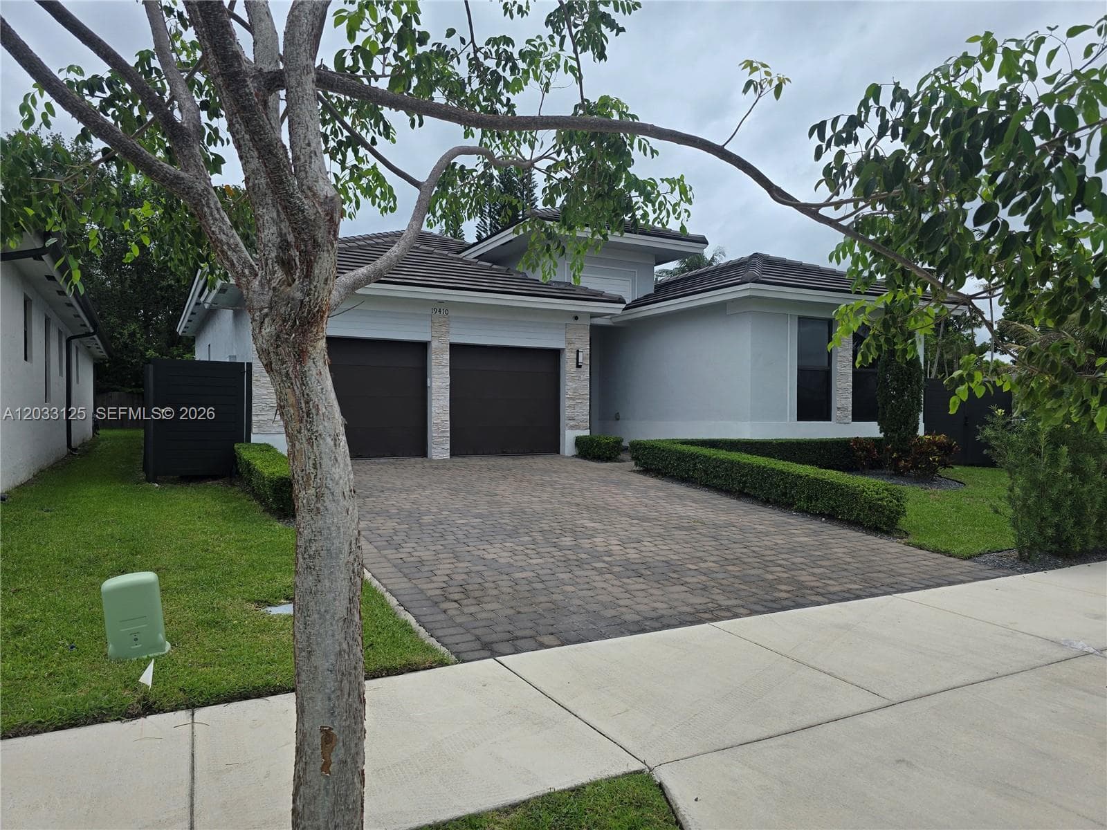 19410 SW 124th Ct, Miami FL 33177 — 25