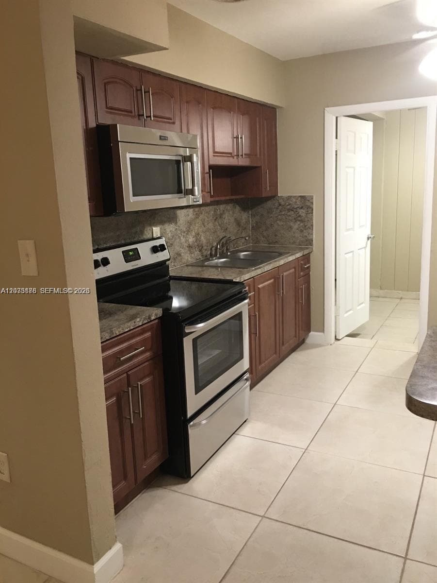 West Silver Crest, Miami, FL — 4