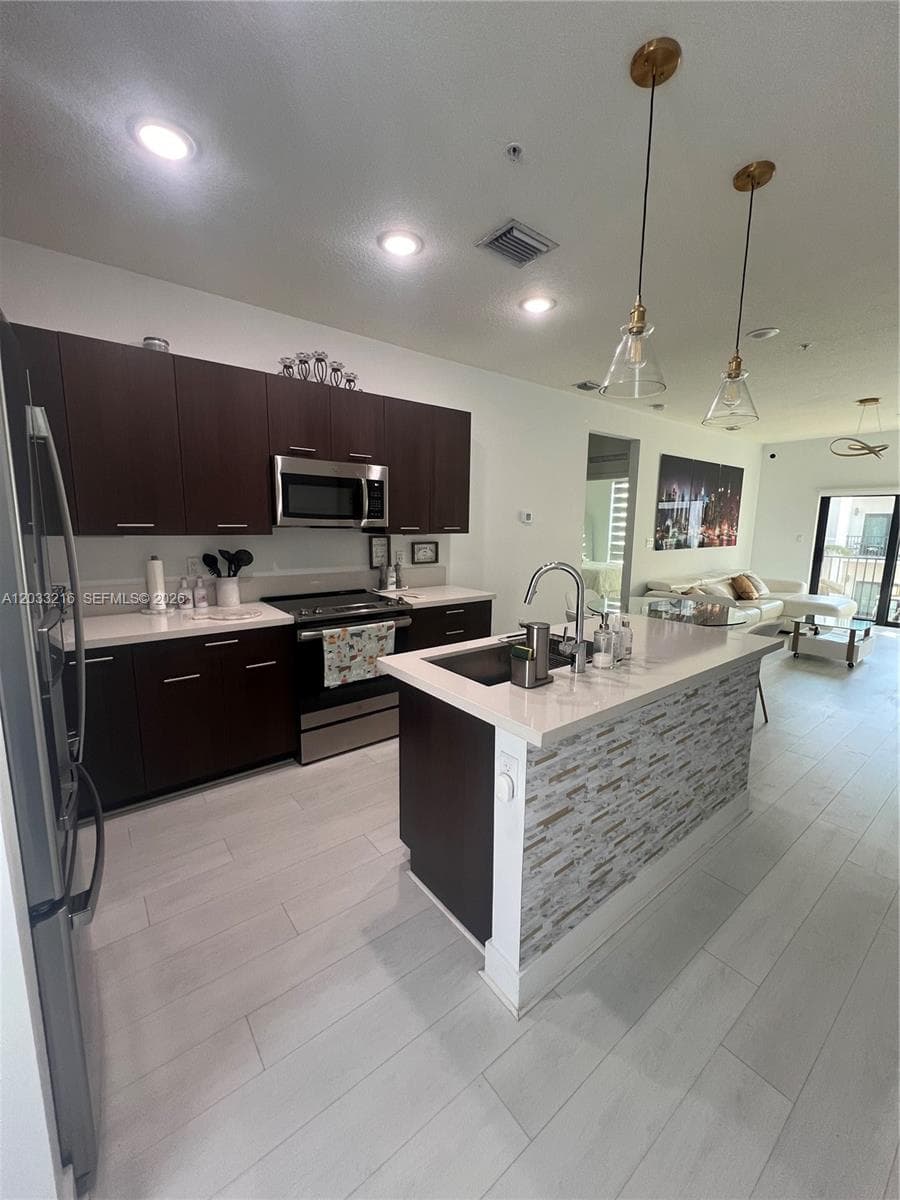 4670 NW 84th Ave # 32, Doral FL 33166 — 2