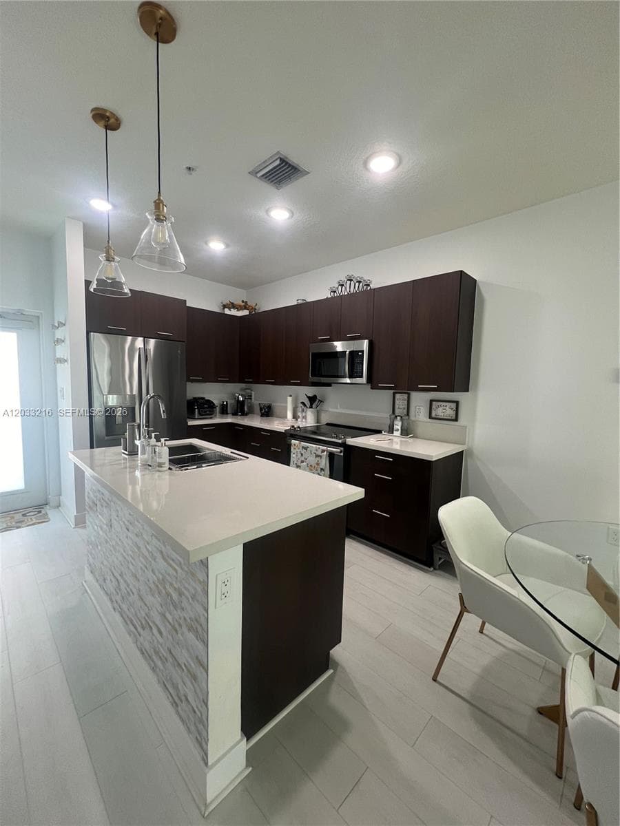 4670 NW 84th Ave # 32, Doral FL 33166 — 3