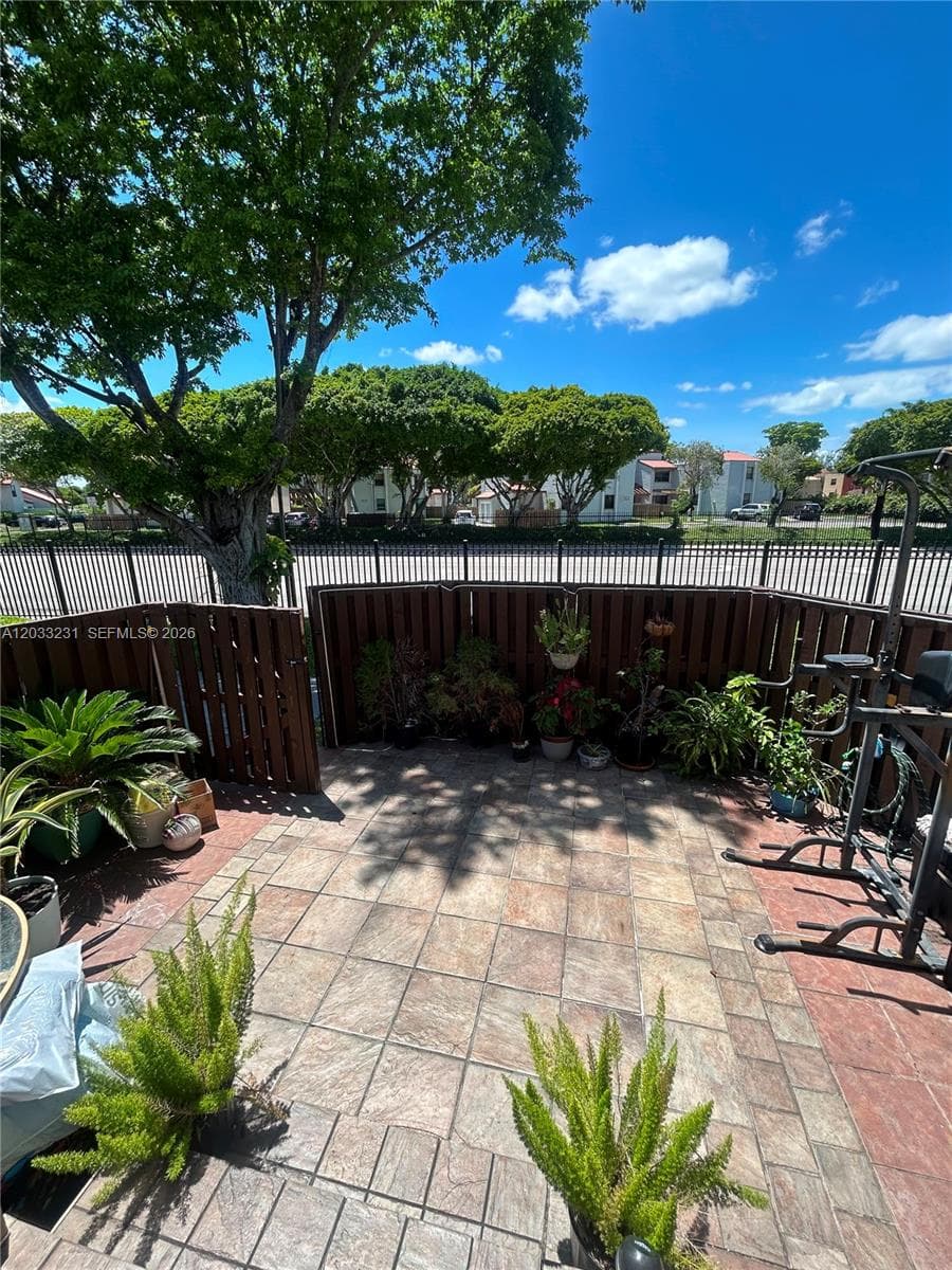 10284 NW 9th St Cir # 204, Miami FL 33172 — 6