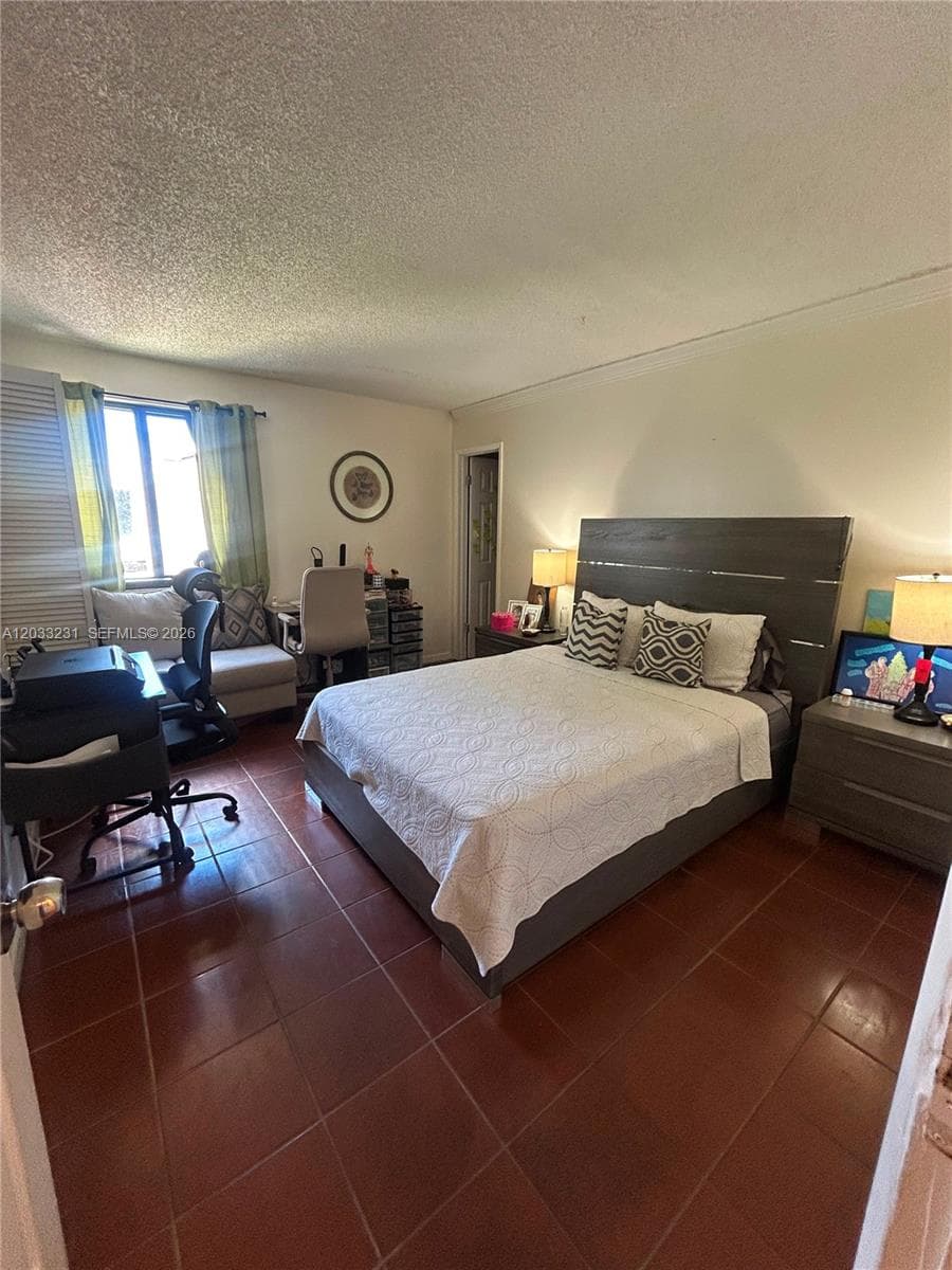 10284 NW 9th St Cir # 204, Miami FL 33172 — 10