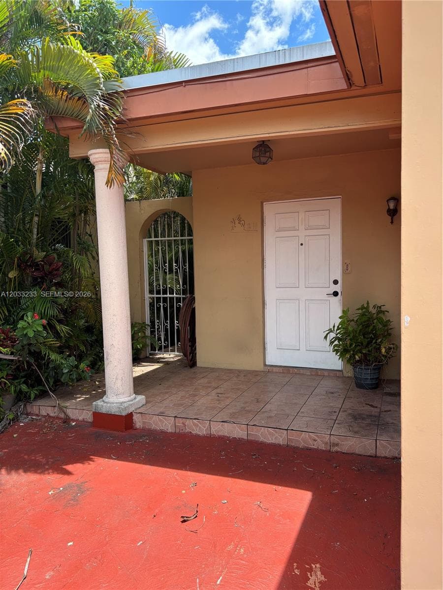211 NW 60th Ave, Miami FL 33126 — 1