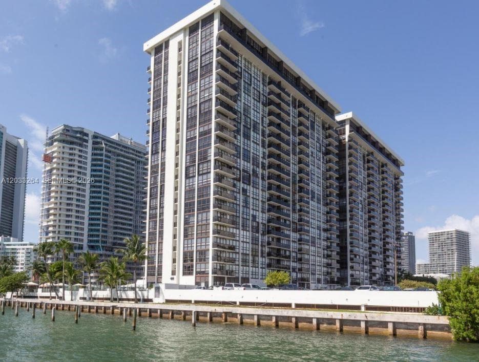 600 NE 36th St # 211, Miami FL 33137 — 1