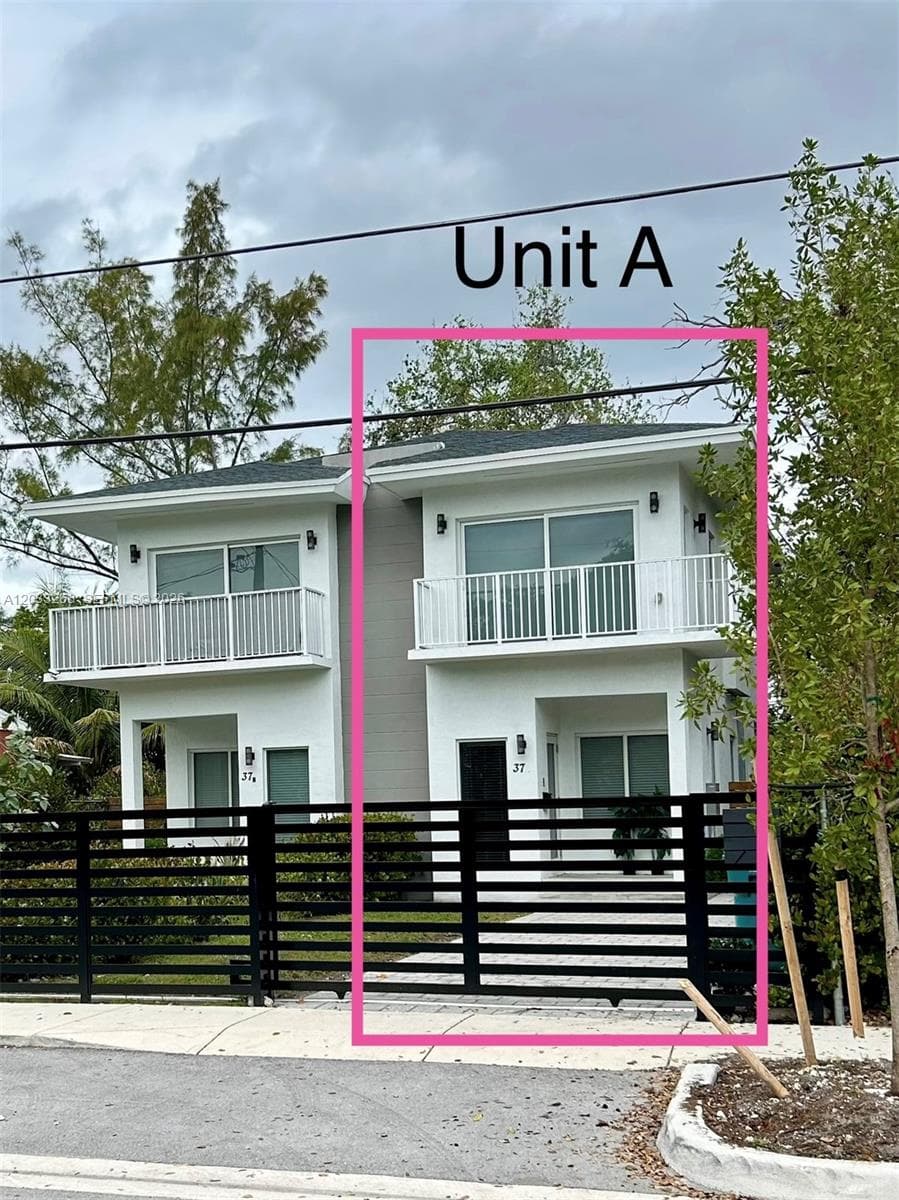 37 NW 70th St # A, Miami FL 33150 — 18