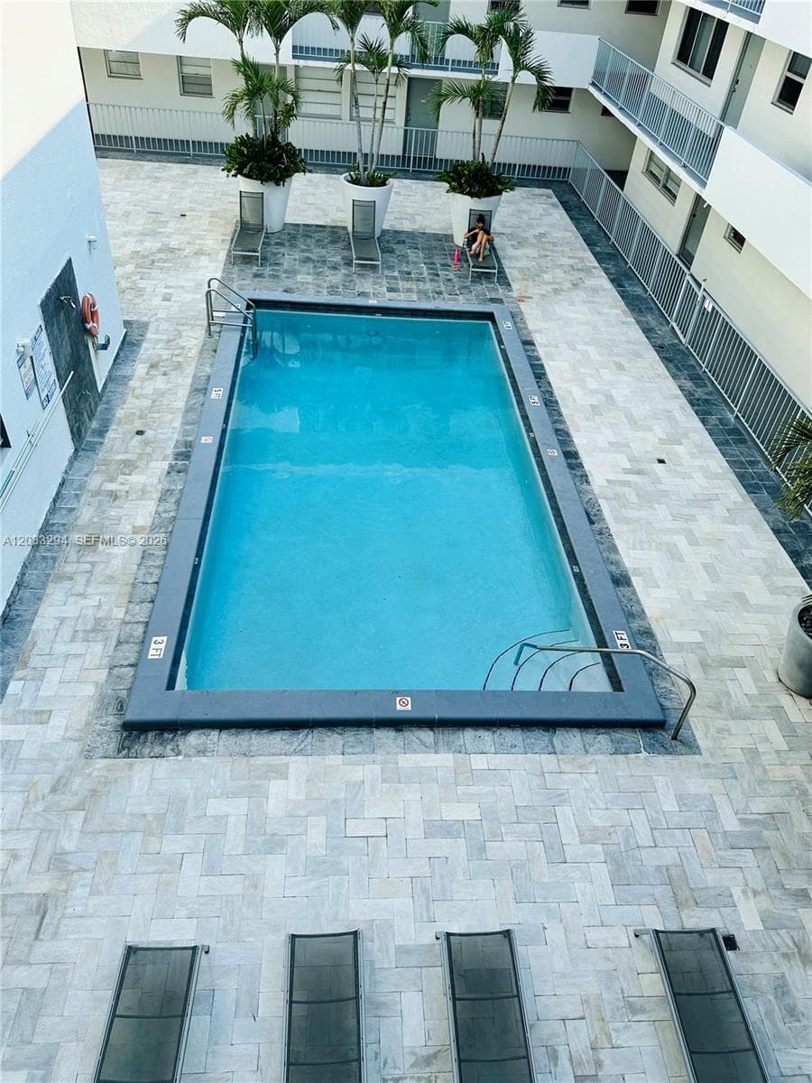 1610 Lenox Ave # 412, Miami Beach FL 33139 — 1