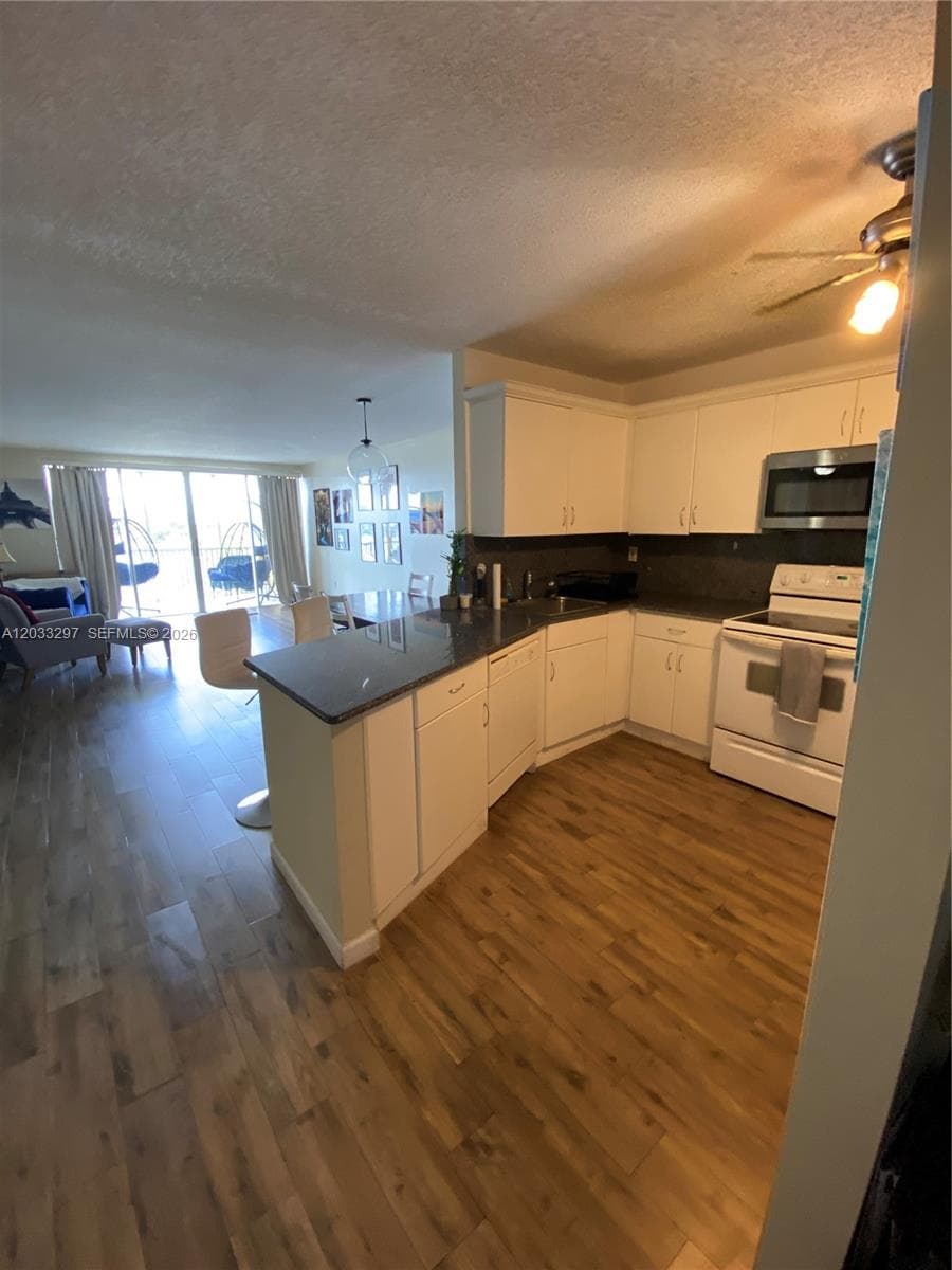 1660 NE 191st St # 1, Miami FL 33179 — 3