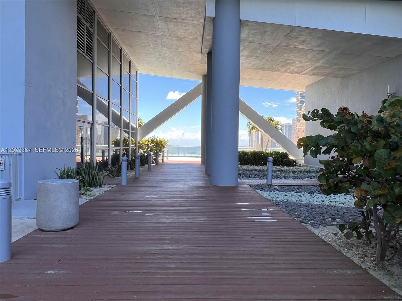 888 Biscayne Blvd # 3001, Miami FL 33132 — 23
