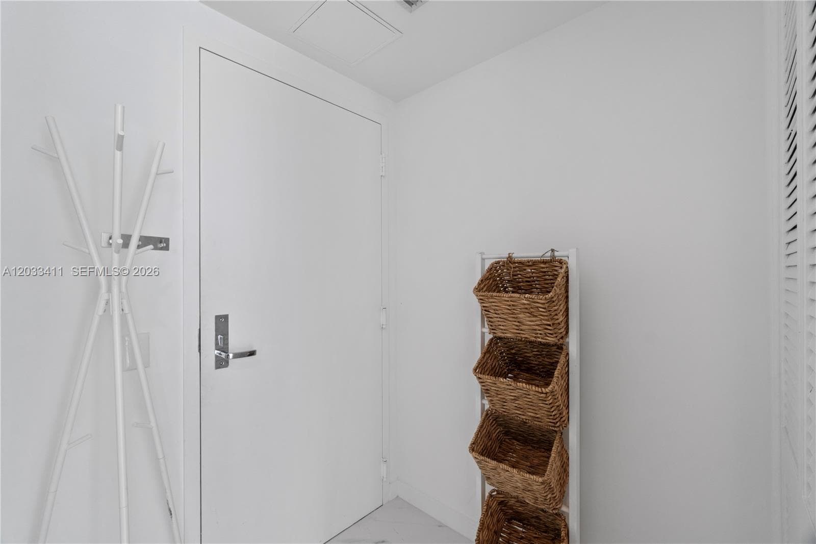 300 S Biscayne Blvd # 1411, Miami FL 33131 — 13