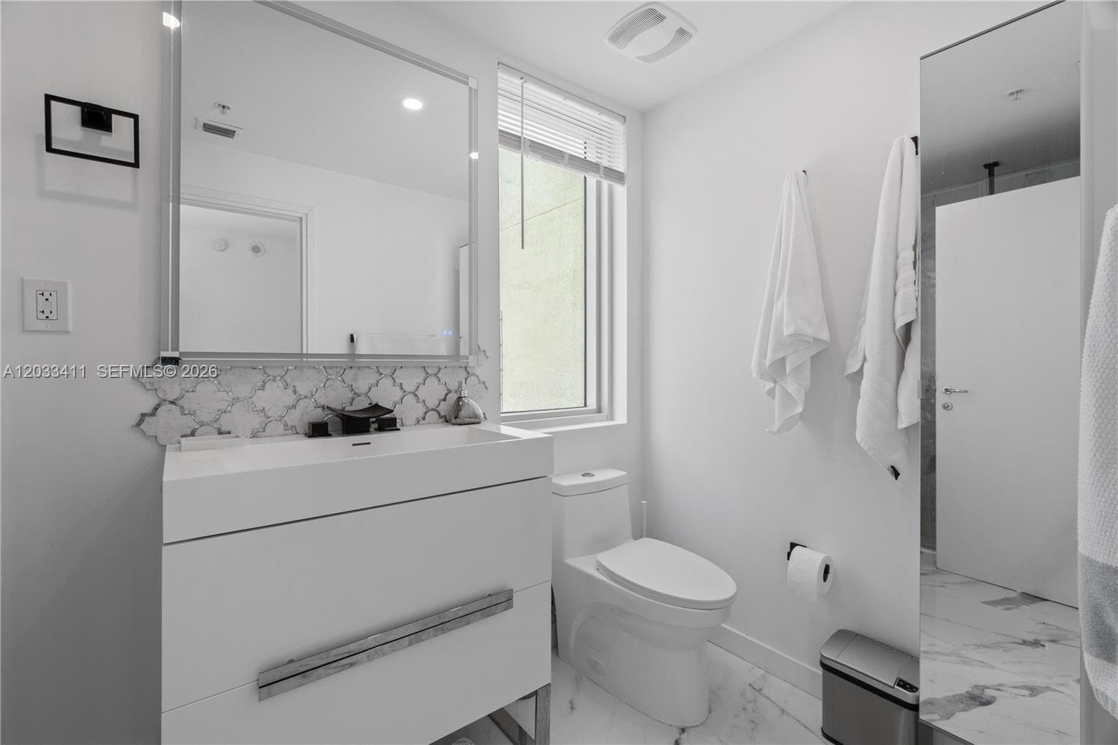 300 S Biscayne Blvd # 1411, Miami FL 33131 — 9