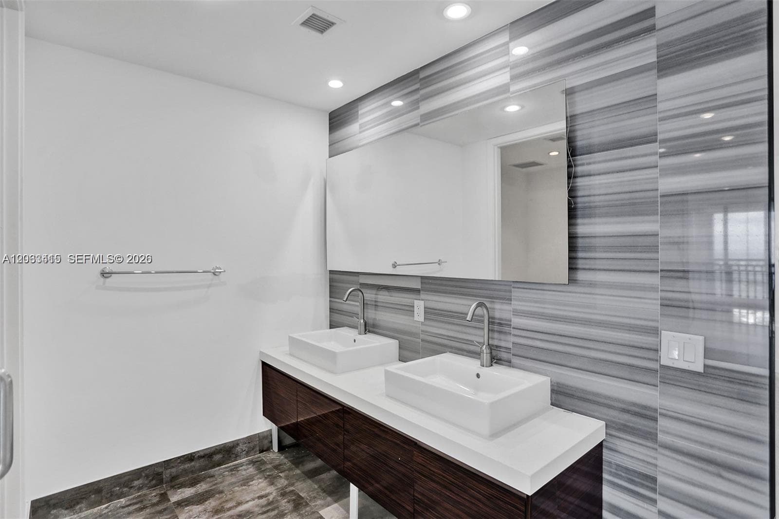 1100 Biscayne Blvd # 5705, Miami FL 33132 — 24