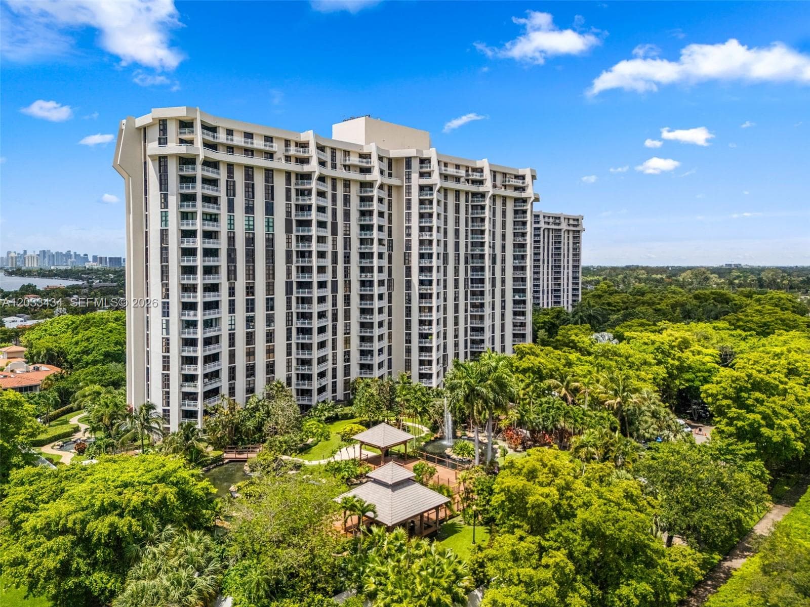1000 QUAYSIDE TER # 1604, Miami FL 33138 — 2