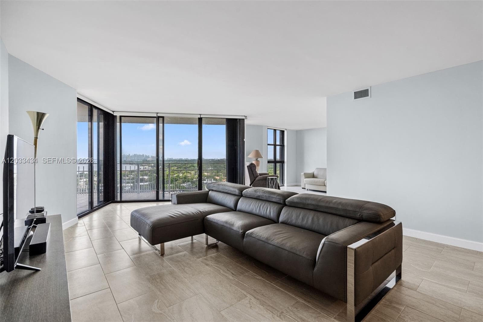 1000 QUAYSIDE TER # 1604, Miami FL 33138 — 9