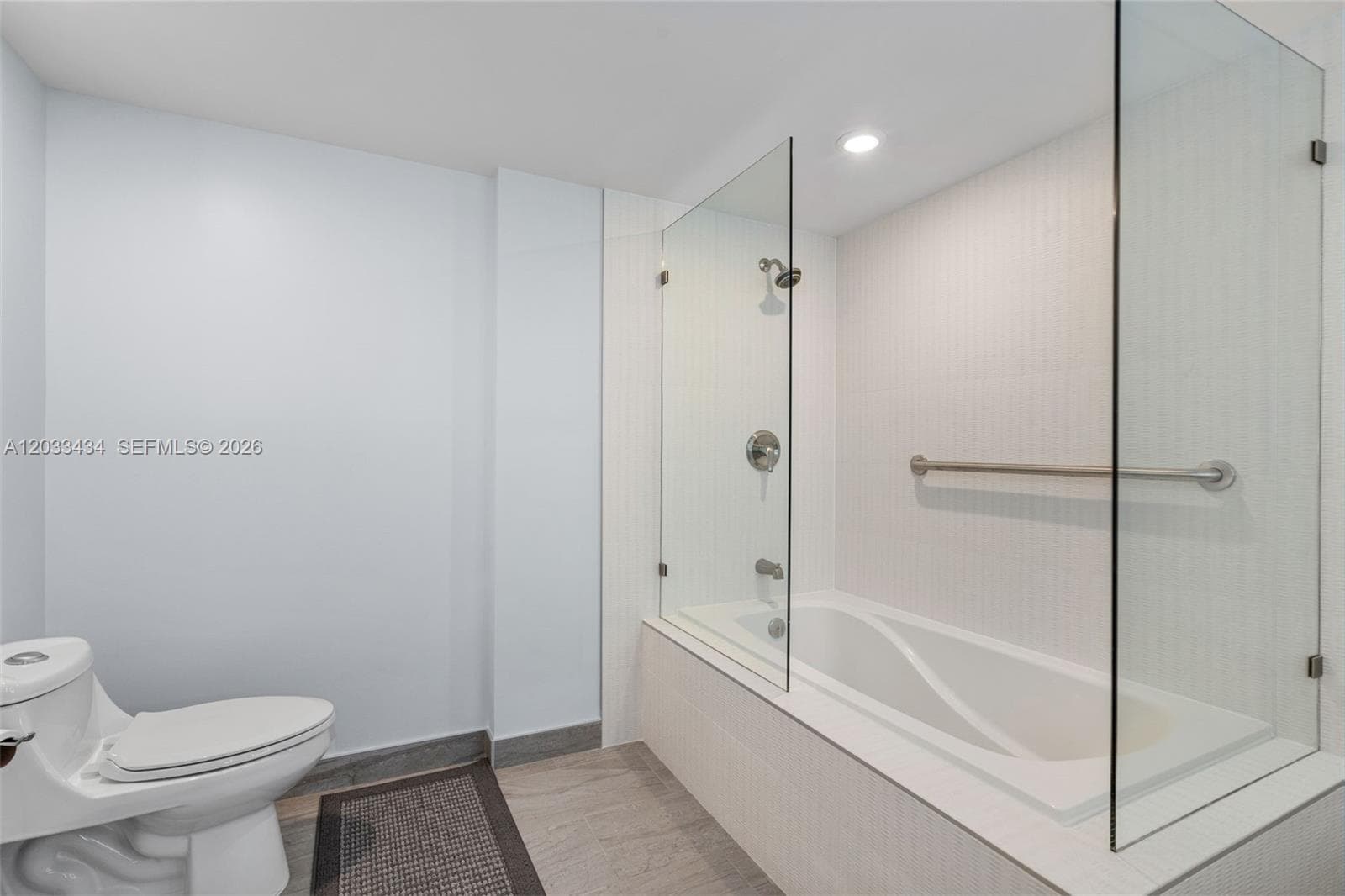 1000 QUAYSIDE TER # 1604, Miami FL 33138 — 30
