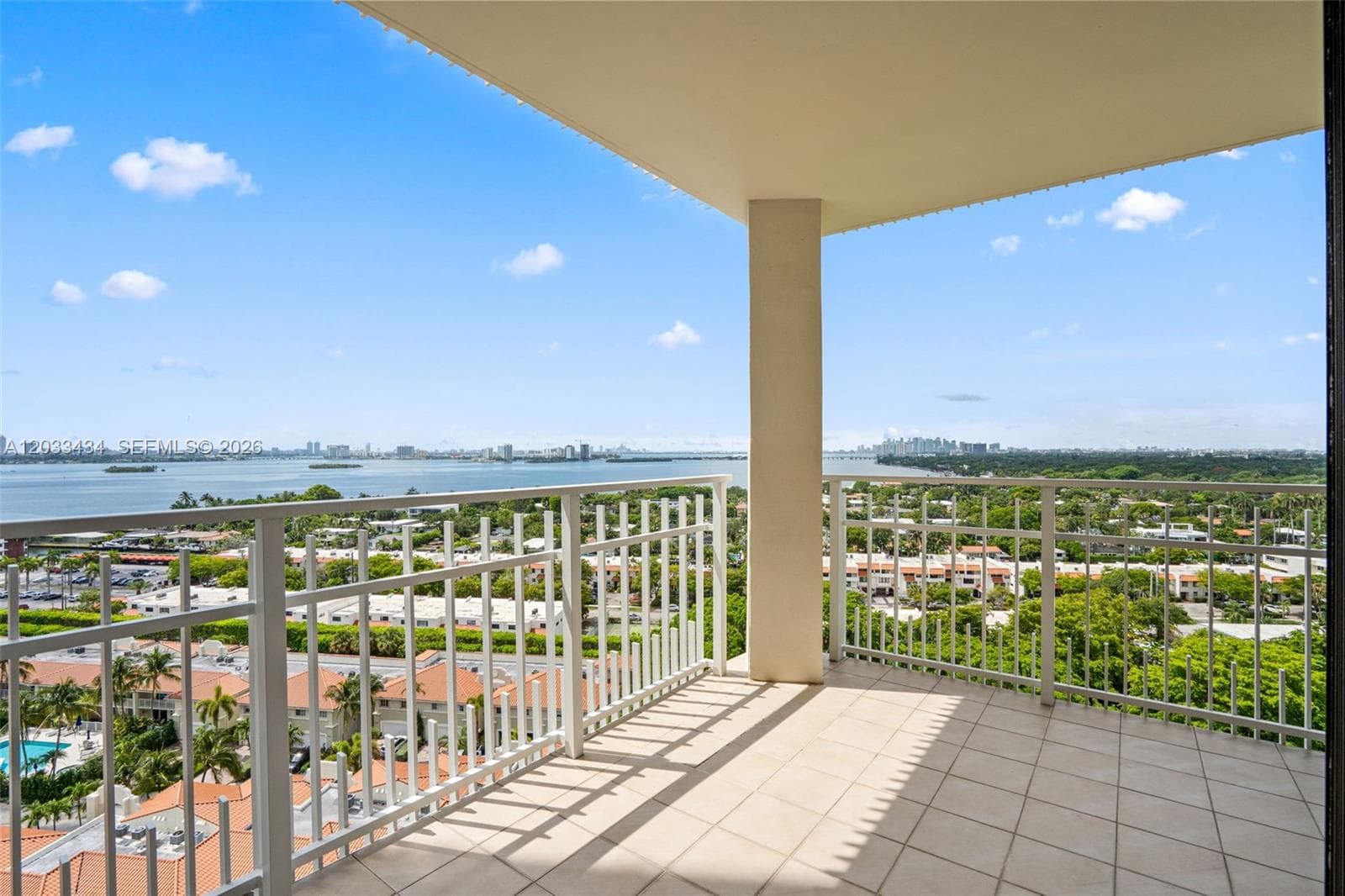 1000 QUAYSIDE TER # 1604, Miami FL 33138 — 37