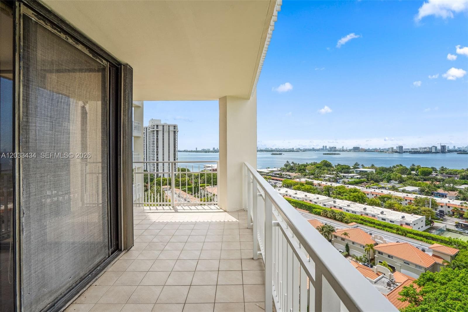 1000 QUAYSIDE TER # 1604, Miami FL 33138 — 35