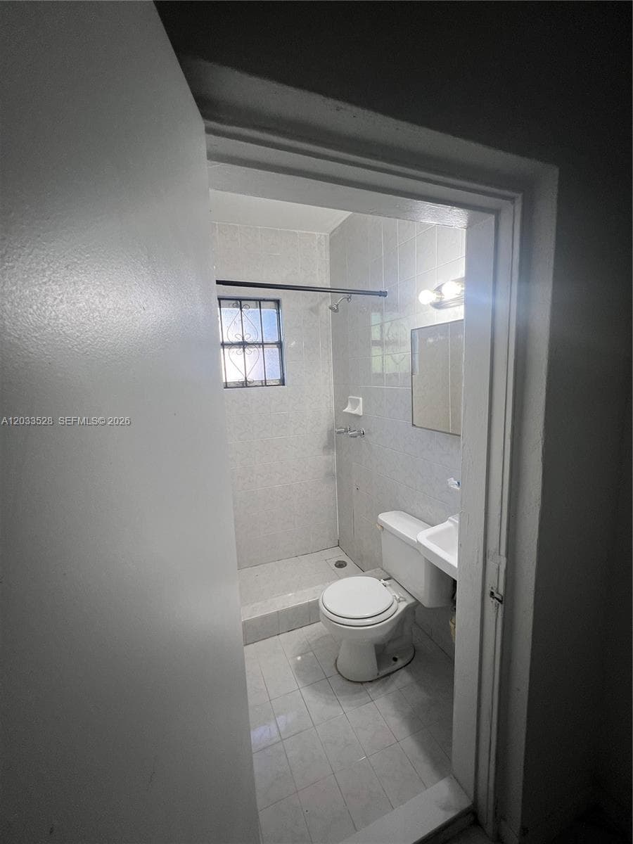 1060 NW 116th St # 4, Miami FL 33168 — 5