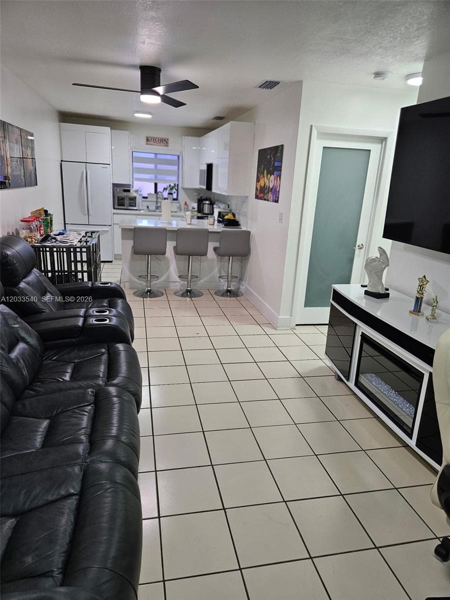 2348 W 56th St # 19, Hialeah FL 33016 — 3