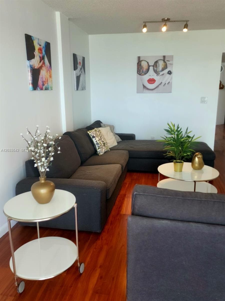 1100 Alton Rd # 3C, Miami Beach FL 33139 — 4