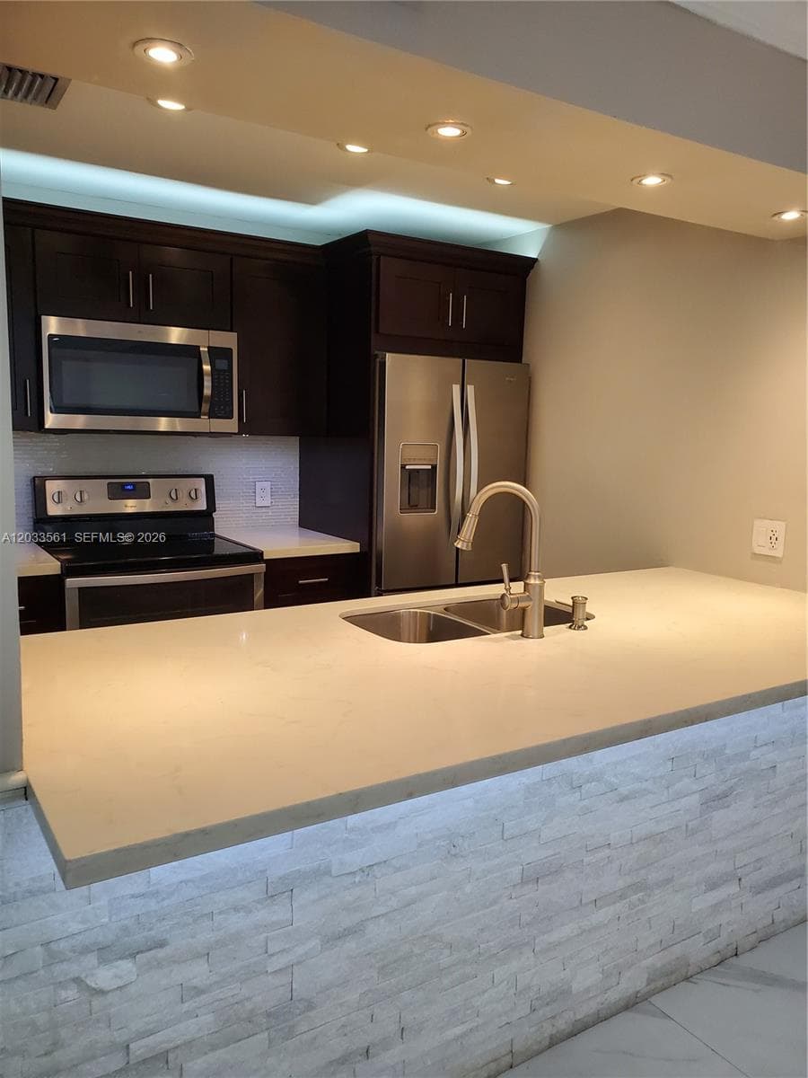8160 Geneva Ct # 303, Doral FL 33166 — 2