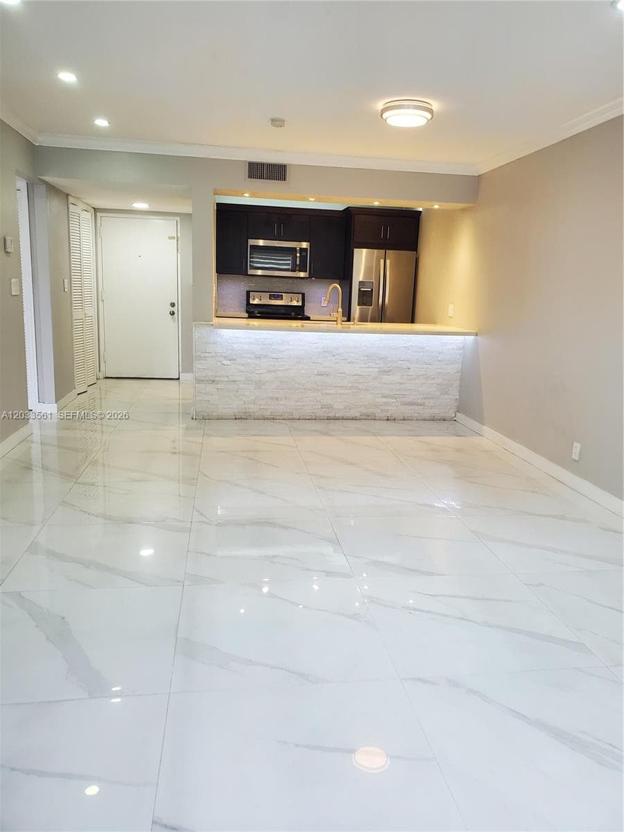 8160 Geneva Ct # 303, Doral FL 33166 — 6