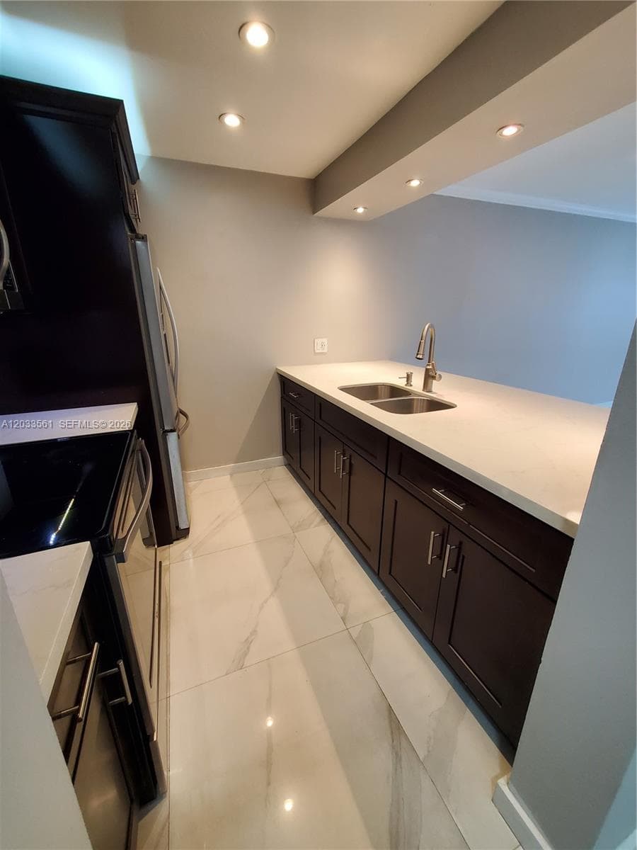 8160 Geneva Ct # 303, Doral FL 33166 — 4
