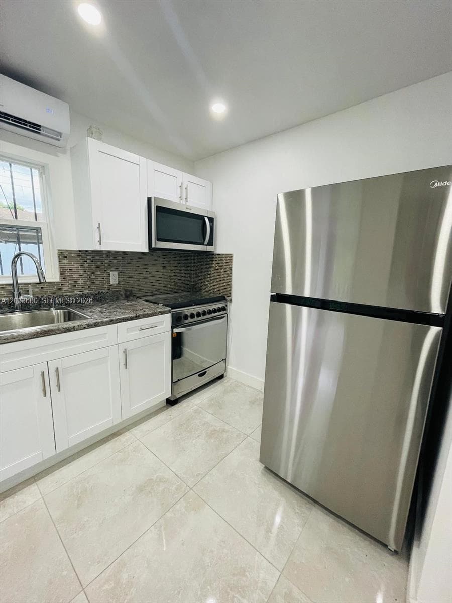 2437 NW 98th St, Miami FL 33147 — 21