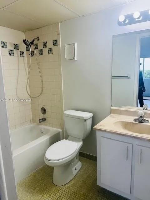 9351 Fontainebleau Blvd # B409, Miami FL 33172 — 11