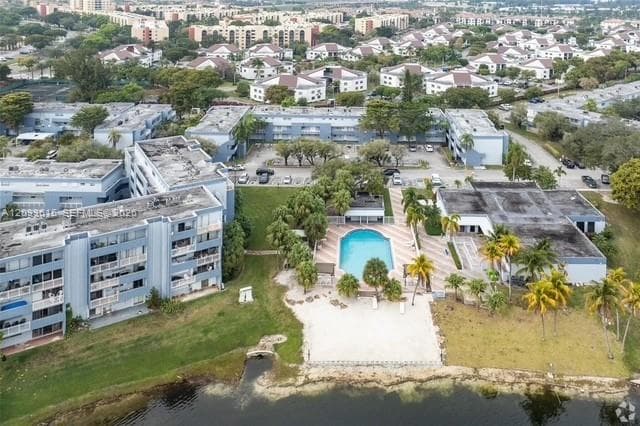 9351 Fontainebleau Blvd # B409, Miami FL 33172 — 21
