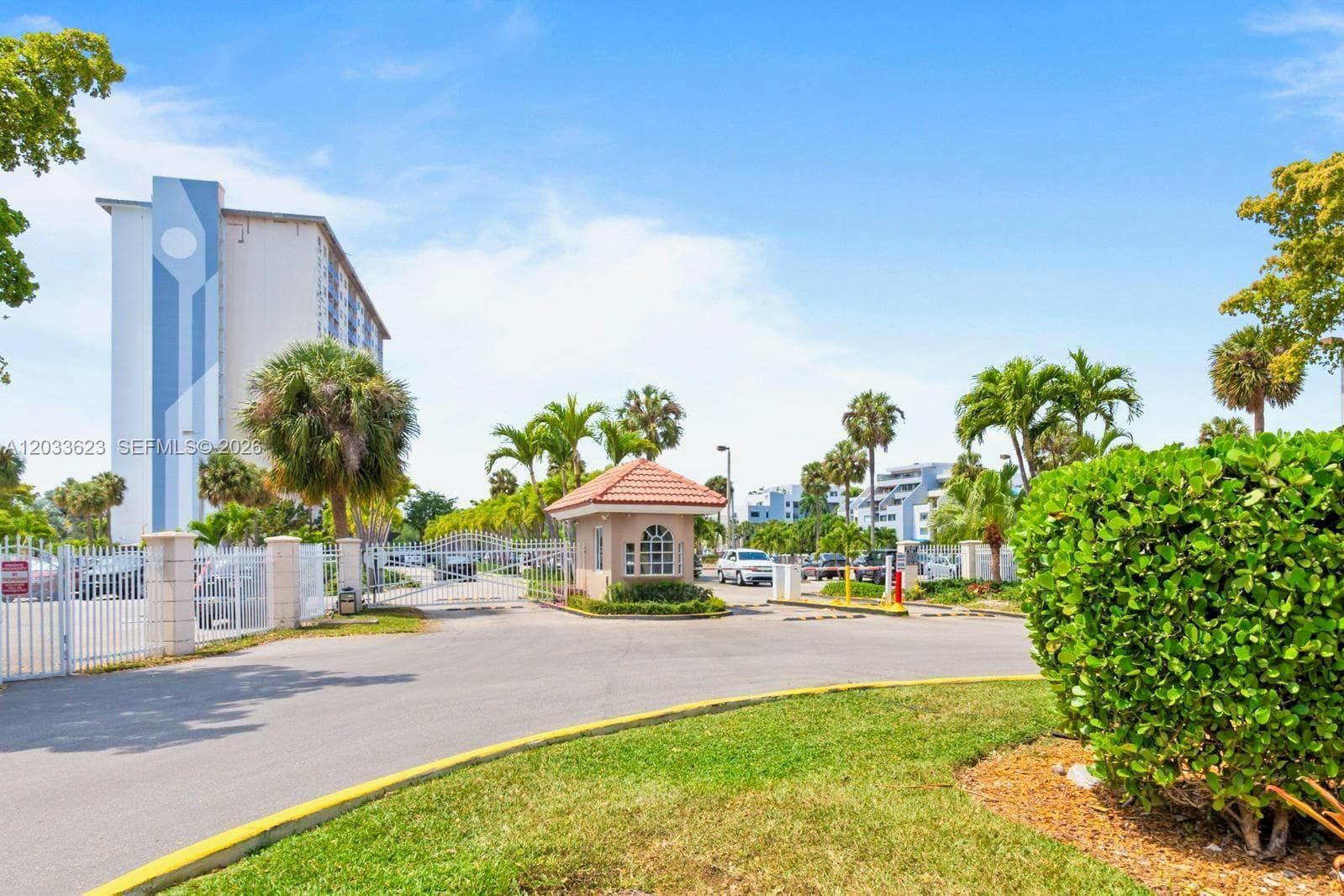 400 Kings Point Dr # 928, Sunny Isles Beach FL 33160 — 44
