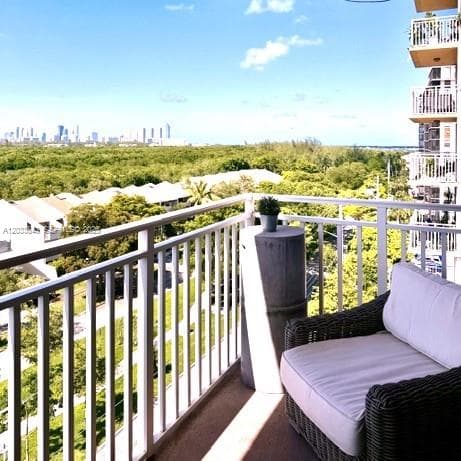 2450 NE 135th St # 704, North Miami FL 33181 — 7