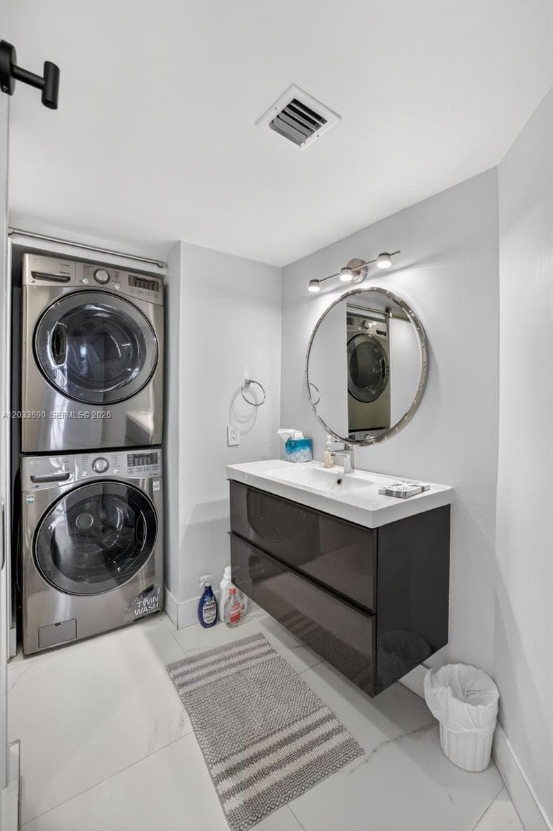 1000 Island Blvd # 1410, Aventura FL 33160 — 43