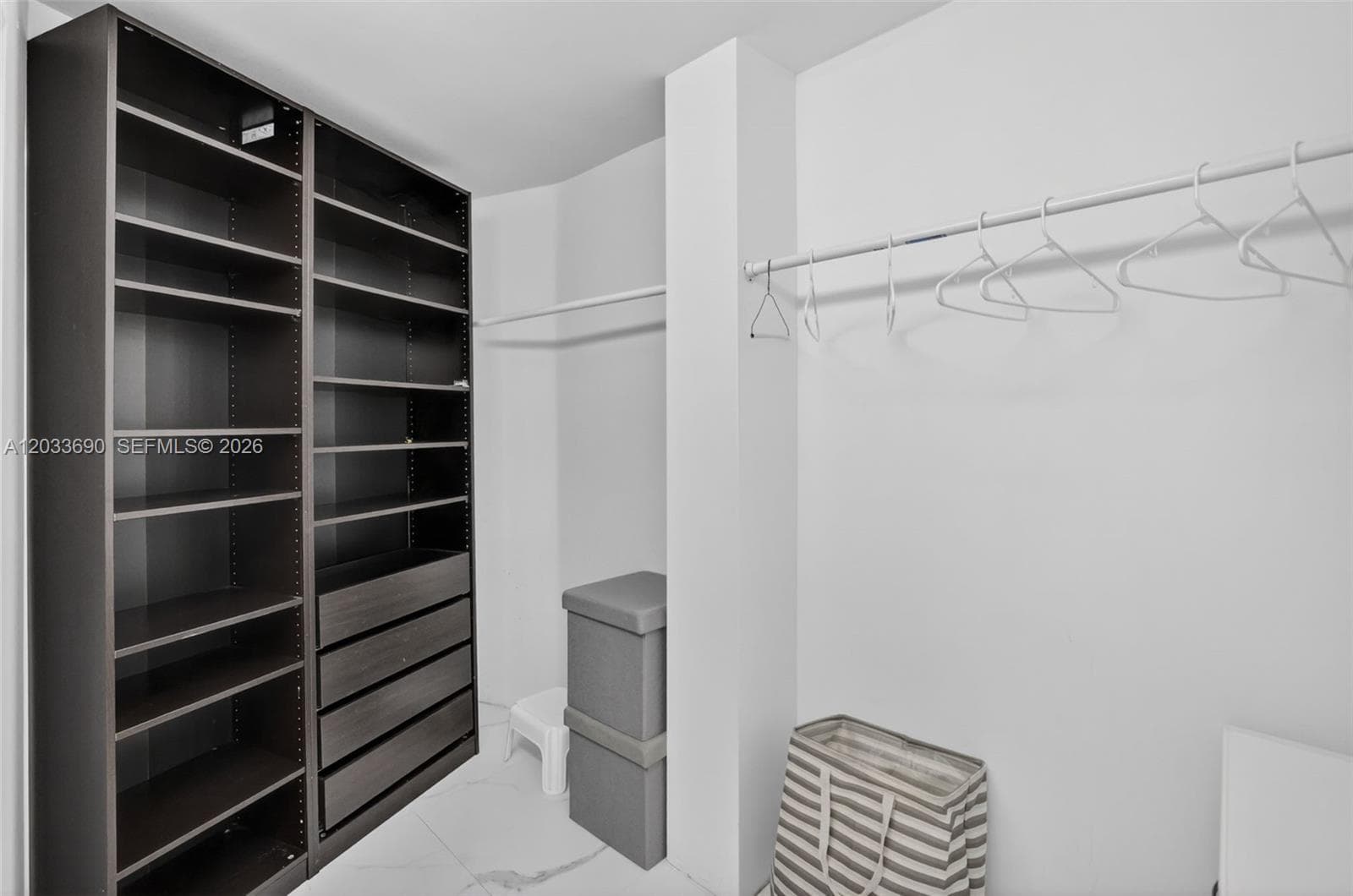 1000 Island Blvd # 1410, Aventura FL 33160 — 32