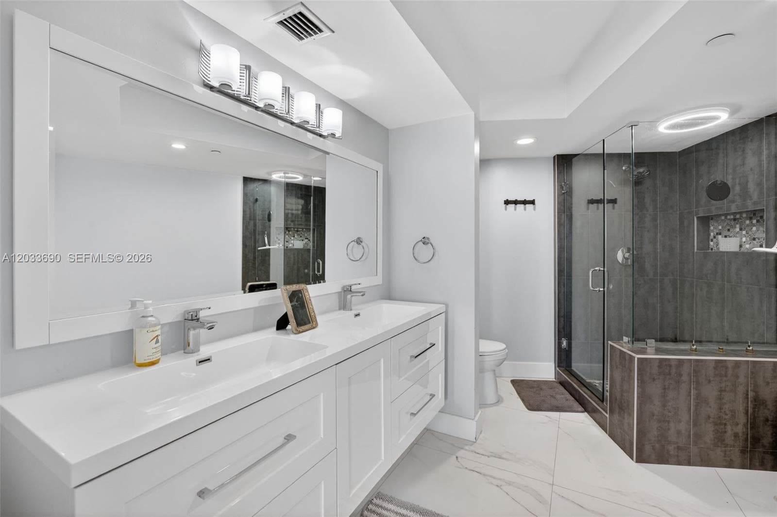 1000 Island Blvd # 1410, Aventura FL 33160 — 33