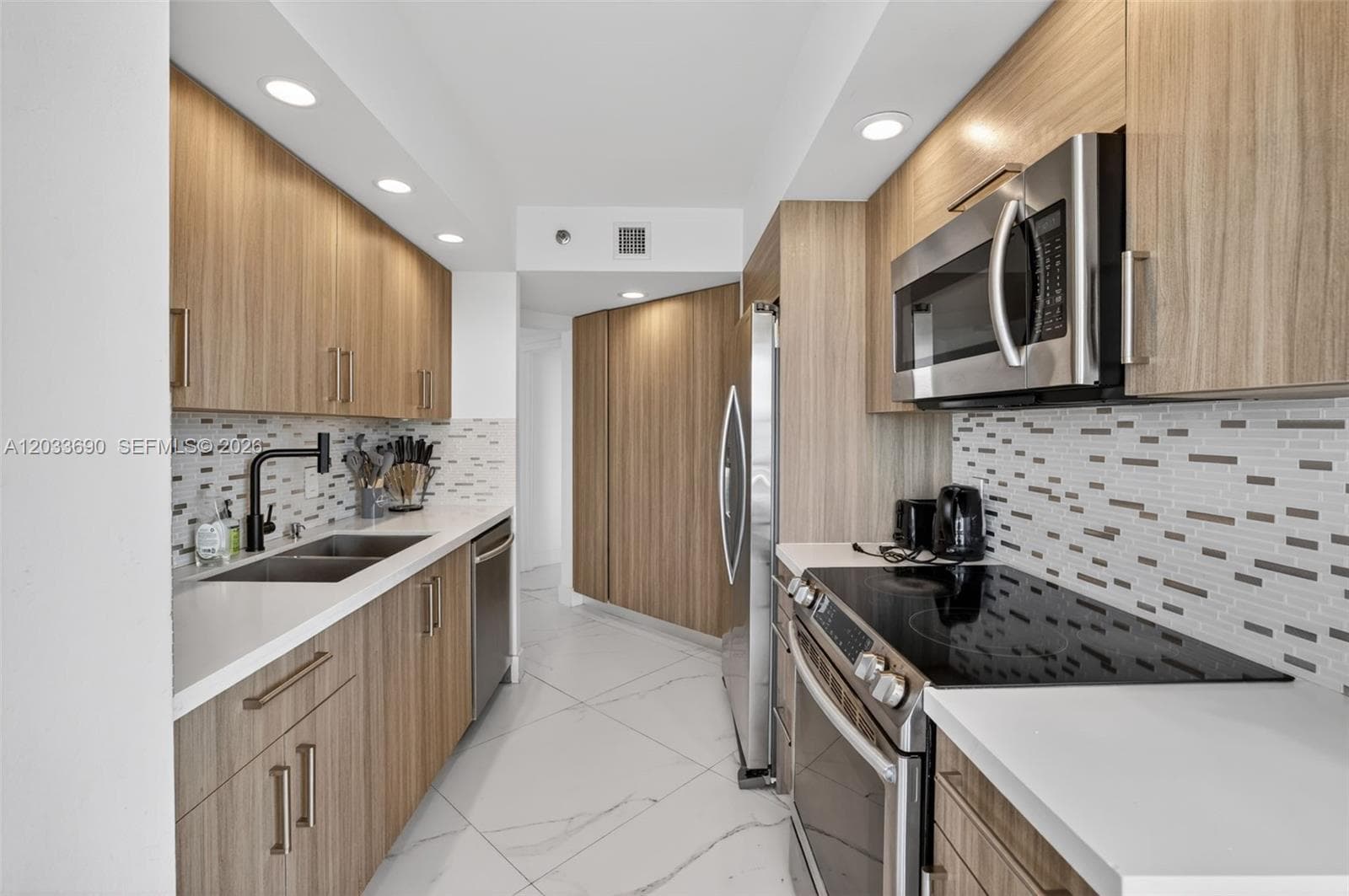 1000 Island Blvd # 1410, Aventura FL 33160 — 14