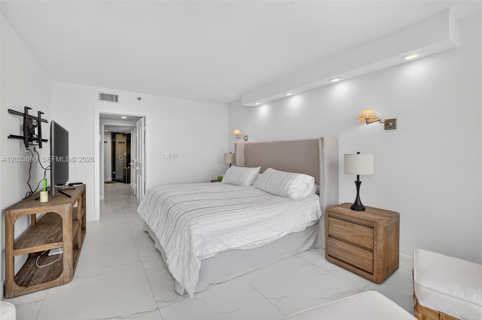 1000 Island Blvd # 1410, Aventura FL 33160 — 31
