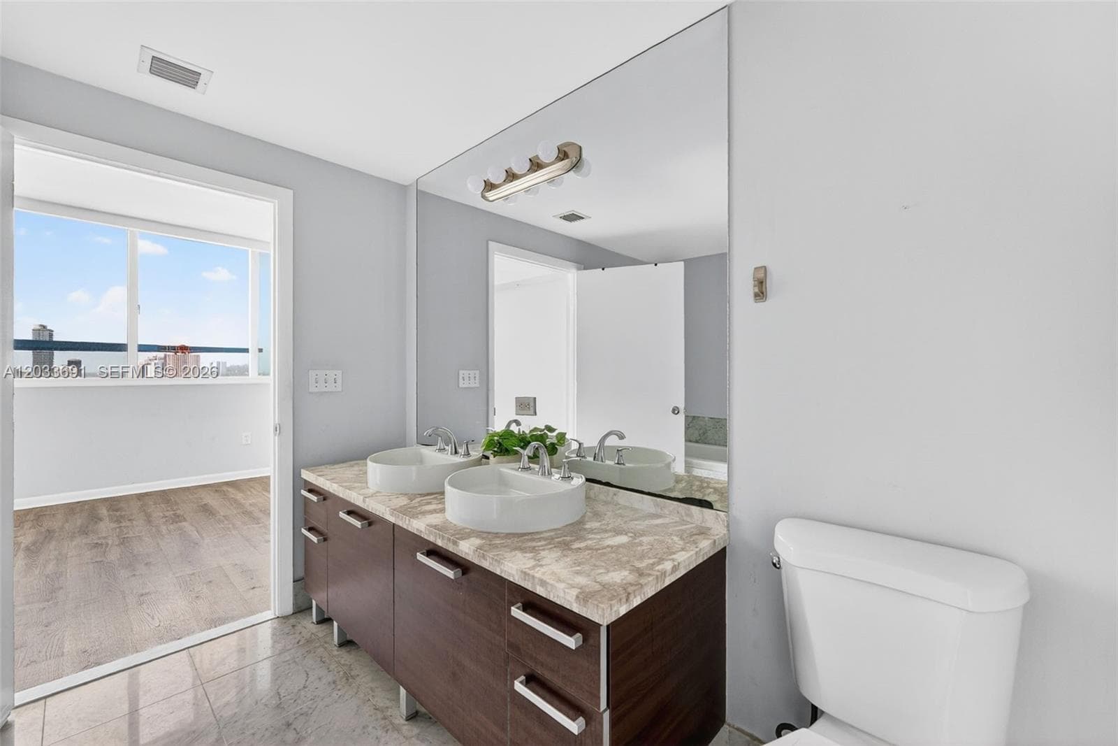 244 Biscayne Blvd # 3702, Miami FL 33132 — 9