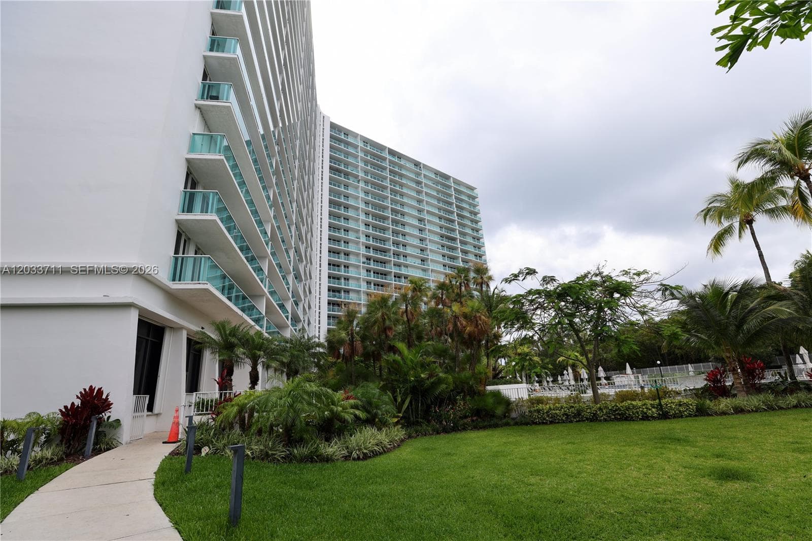 100 Bayview Dr # 527, Sunny Isles Beach FL 33160 — 91