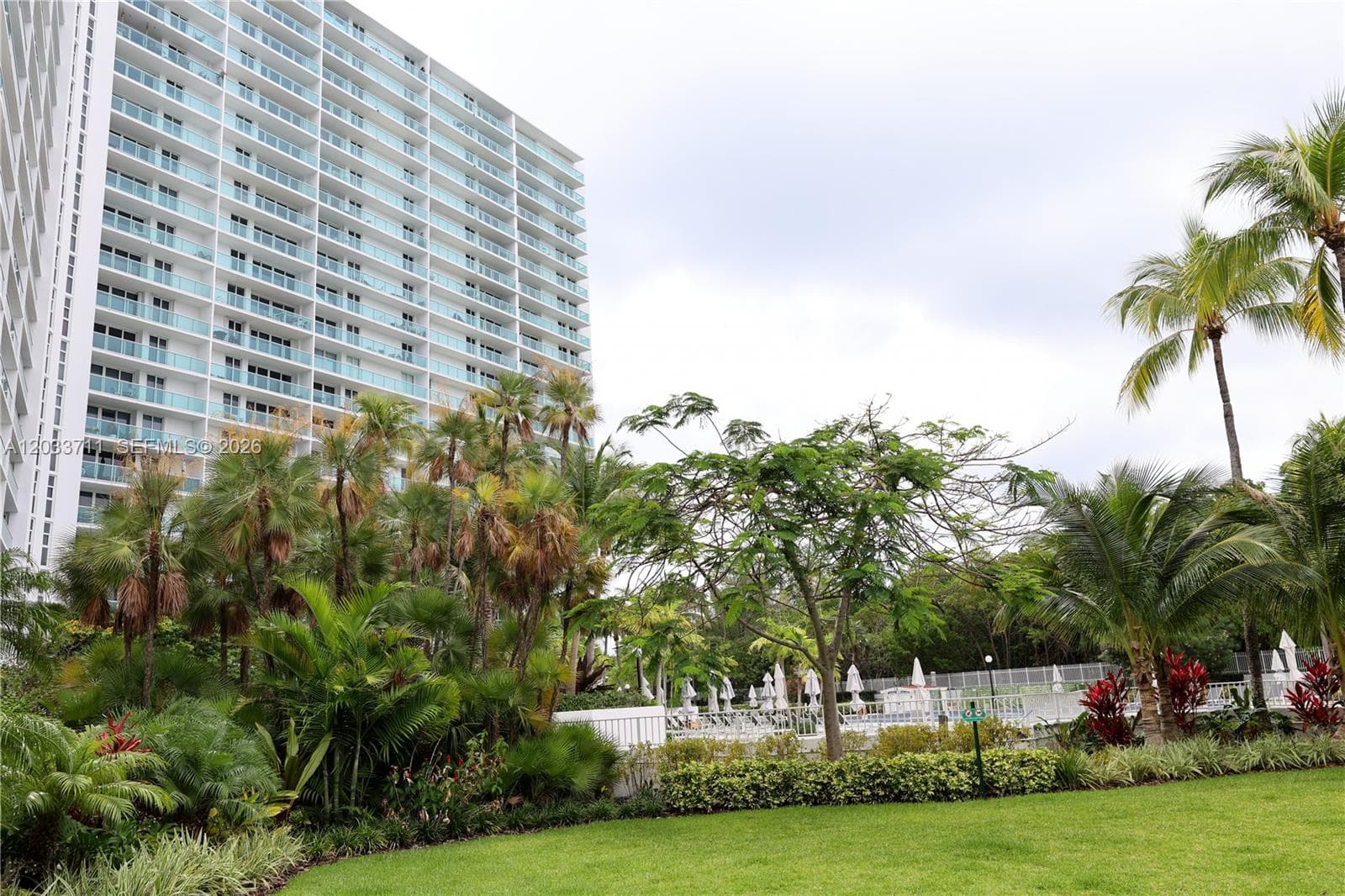 100 Bayview Dr # 527, Sunny Isles Beach FL 33160 — 92