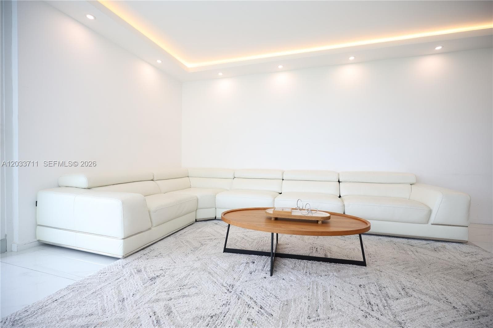 100 Bayview Dr # 527, Sunny Isles Beach FL 33160 — 33