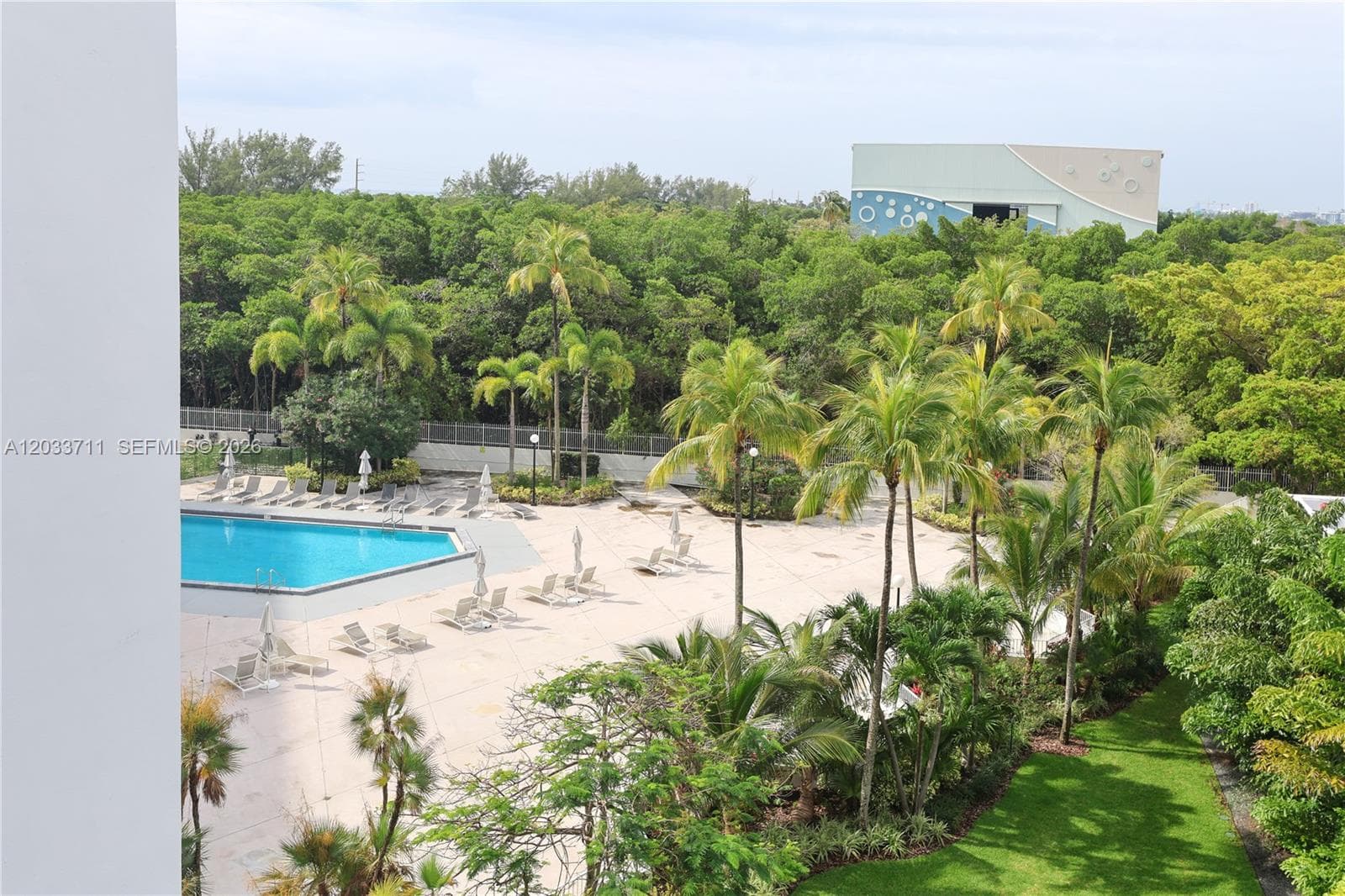 100 Bayview Dr # 527, Sunny Isles Beach FL 33160 — 40