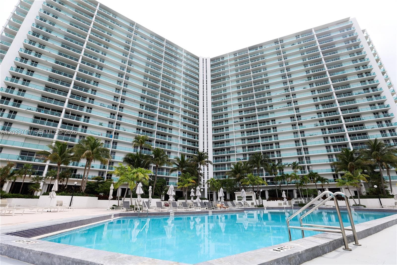 100 Bayview Dr # 527, Sunny Isles Beach FL 33160 — 83