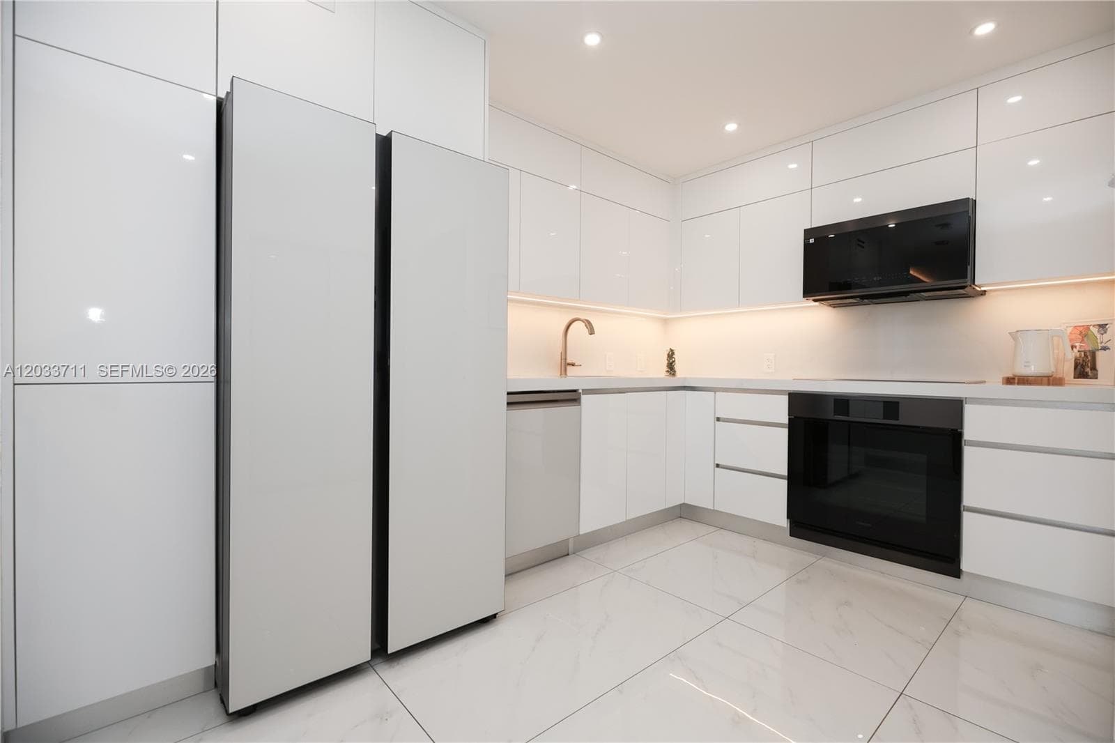 100 Bayview Dr # 527, Sunny Isles Beach FL 33160 — 21
