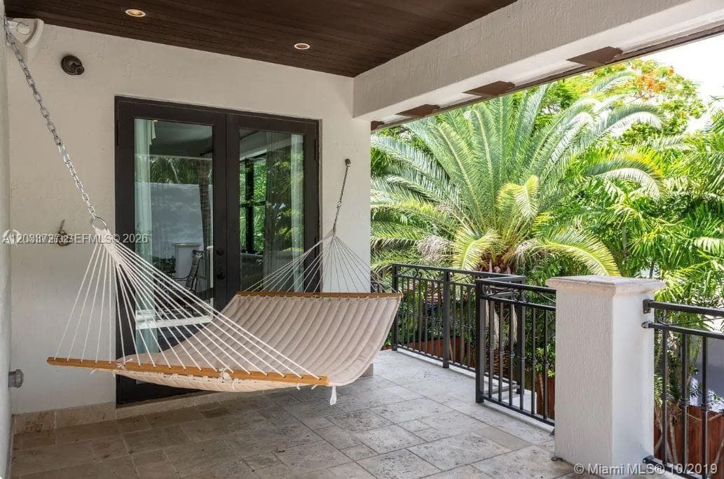2561 Trapp Ave, Miami FL 33133 — 13