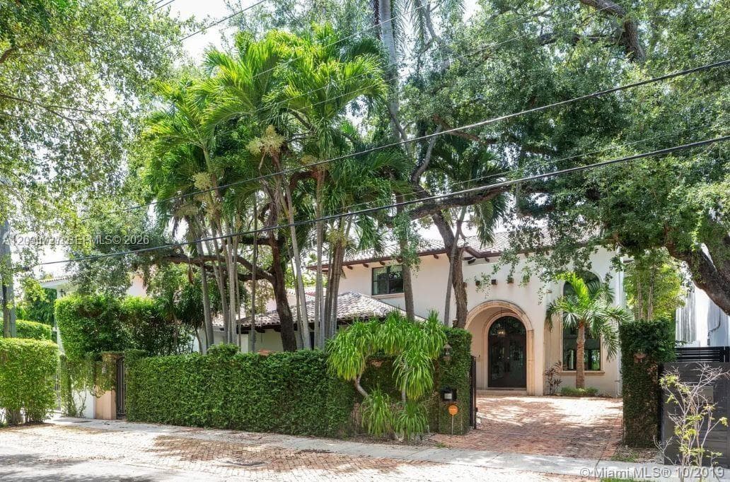 2561 Trapp Ave, Miami FL 33133 — 1