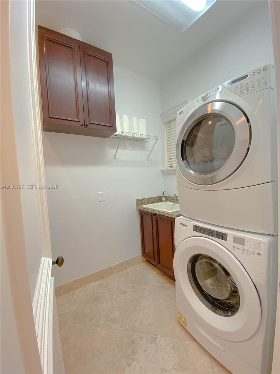 2561 Trapp Ave, Miami FL 33133 — 20