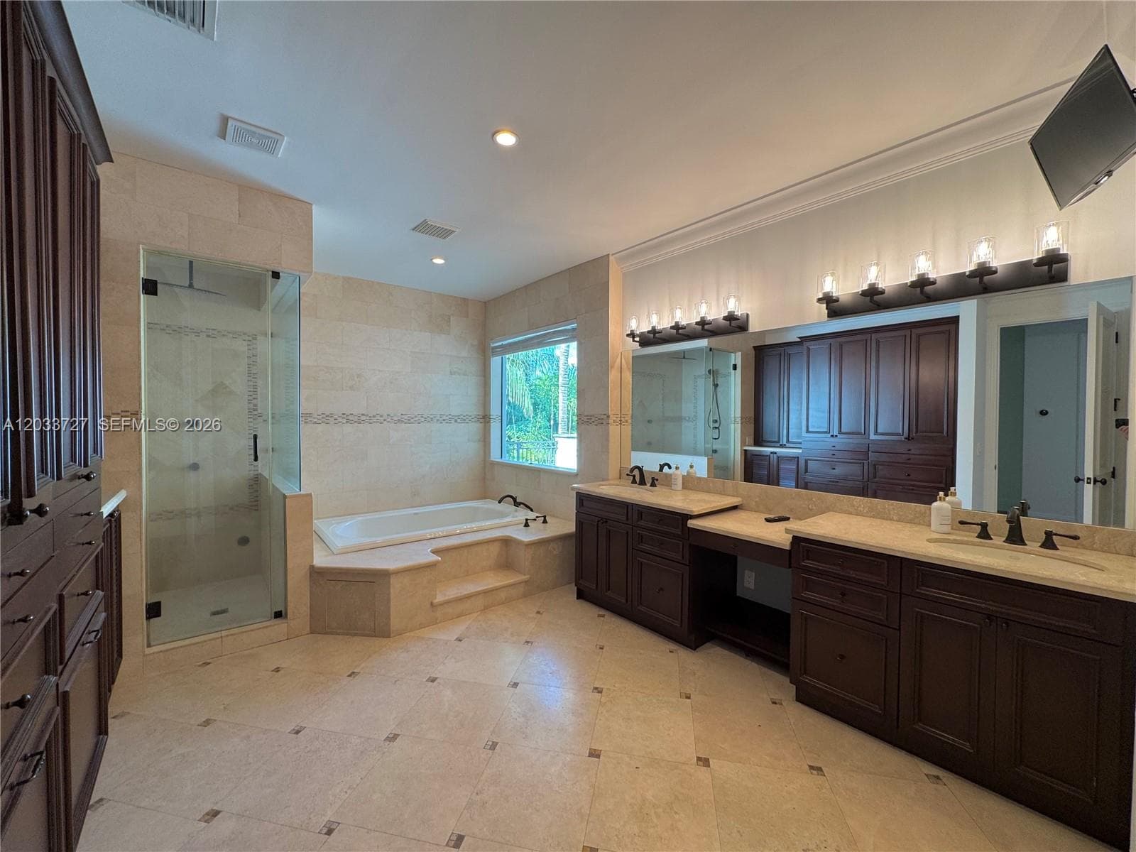 2561 Trapp Ave, Miami FL 33133 — 11