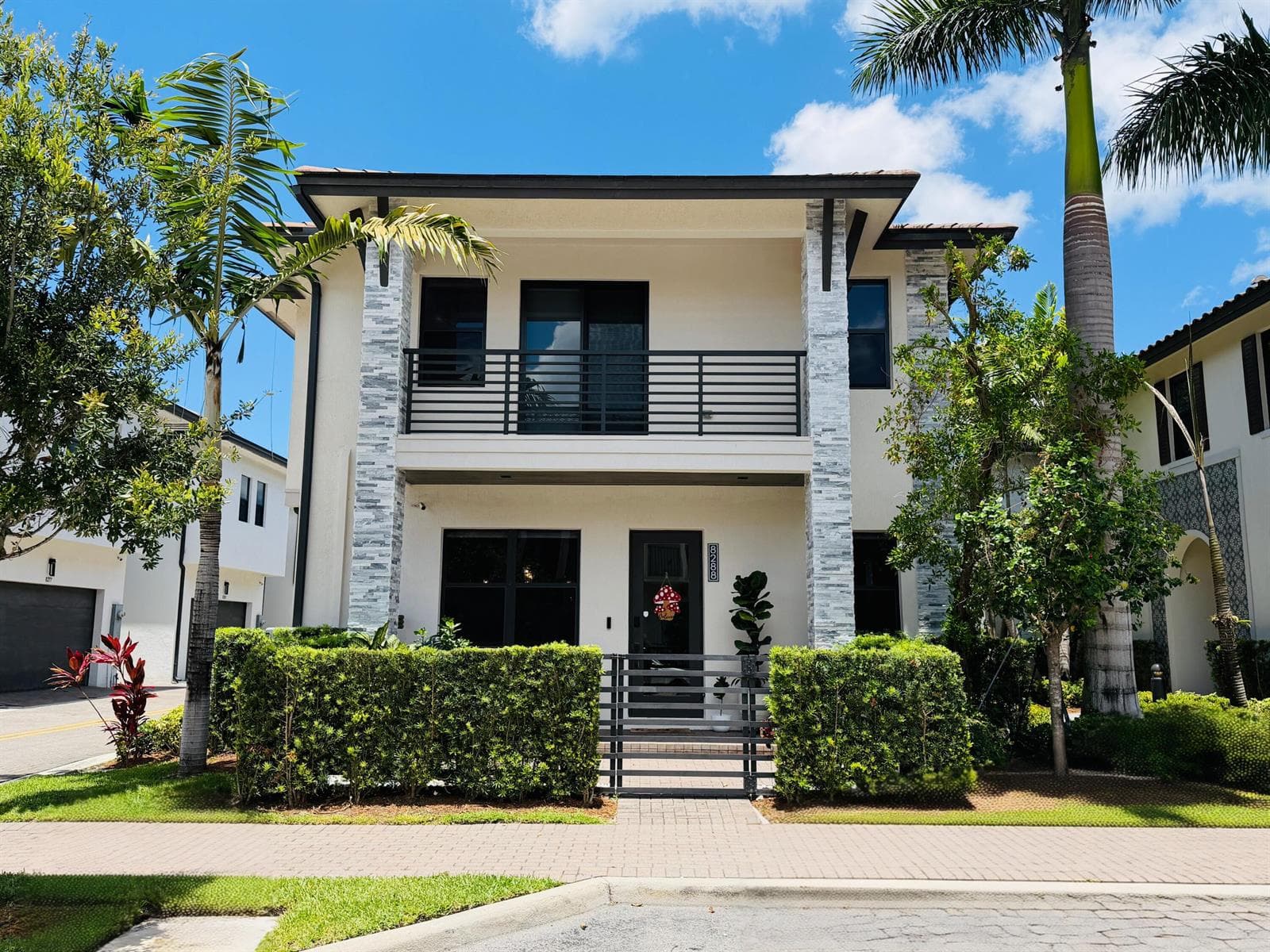 8288 NW 44th Terrace, Doral FL 33166 — 1